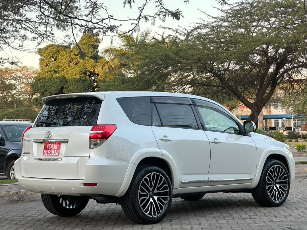 TOYOTA VANGUARD thumbnail 8